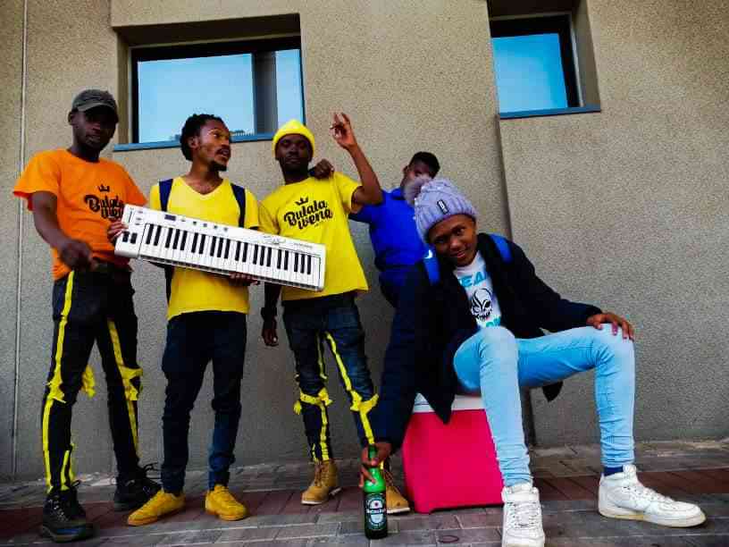 Tee & Cee Mkhonto (Deeper Mix)  ft. Rojah DKota, GiftSoul SA & Wiizard