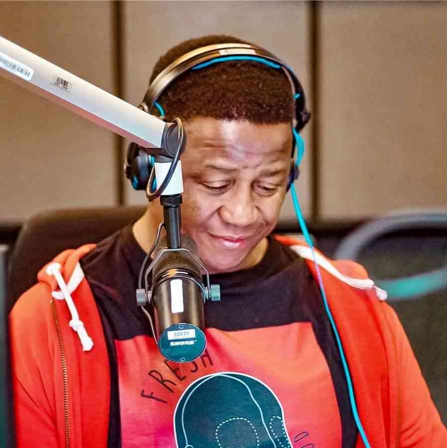 Dj Fresh SA Snubs A Lady Who Tries Get His On While on Set