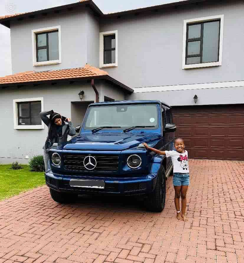 Lady Du Becomes Mercedes Benz Embassador, Flaunts New Car 