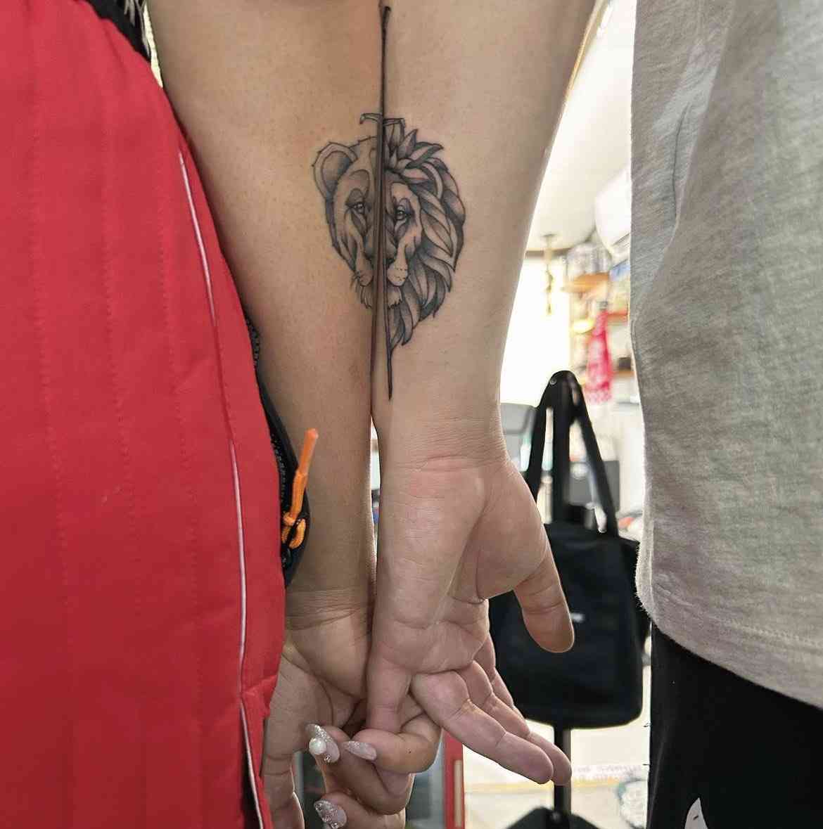 Two Lovers, One Lion: AKA & Nadia Nakai Flaunt Matching Tattoos » Ubetoo