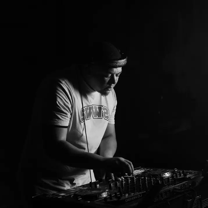 DJ FeezoL - Cruz Lounge Student Night (February)