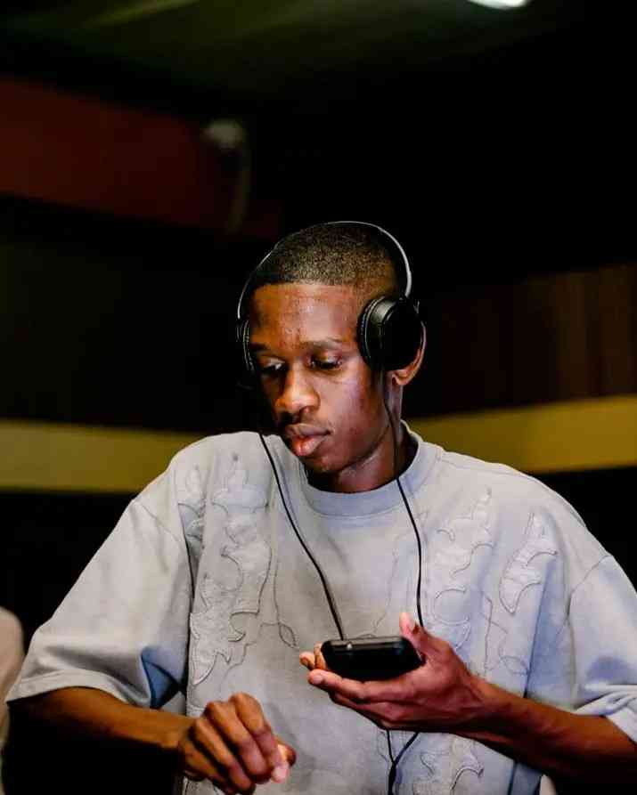 Tsebebe Moroke ft Leray - Default