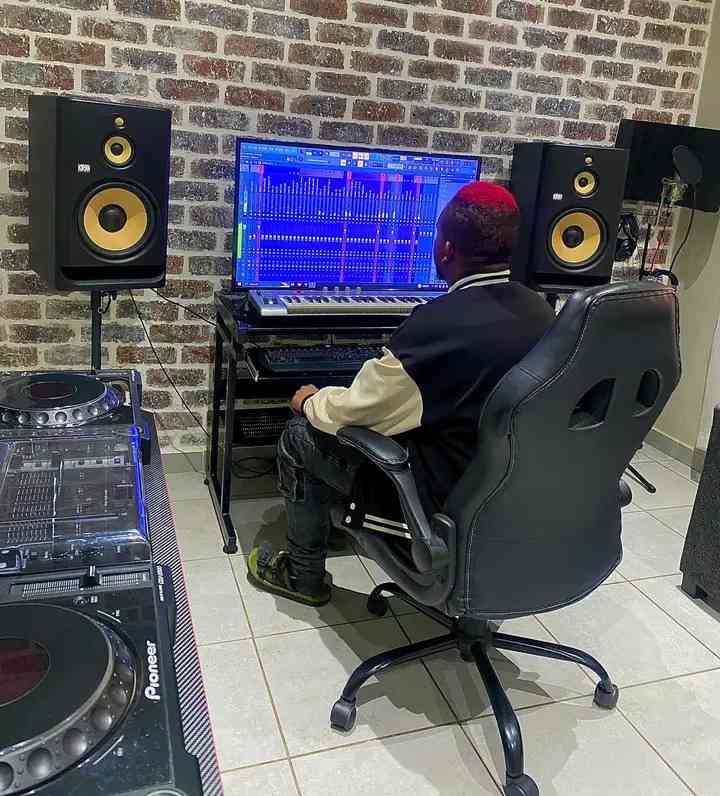 Killorbeezbeatz - Ngamabutho Ft. Thobani White