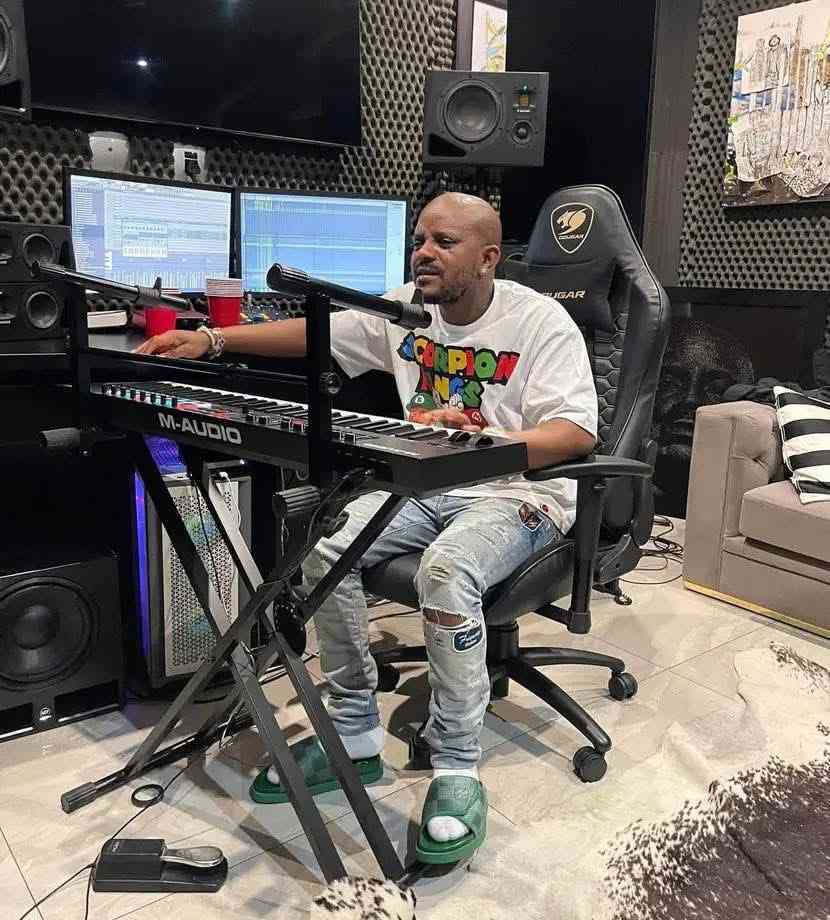 Kabza De Small - Turbang Studio Amapiano Mix (Endaweni Lounge)