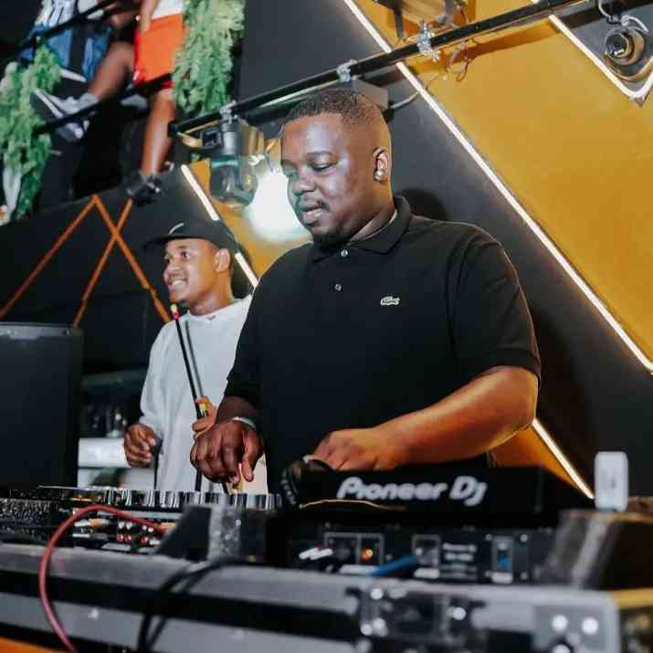 Sfarzo Rtee  - Sneaky Amapiano Mix 